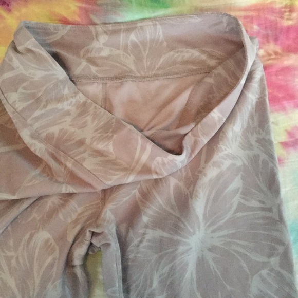 NWOT Fabletics floral leggings L - Picture 2 of 3